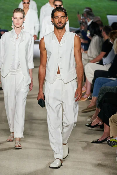 Look 64